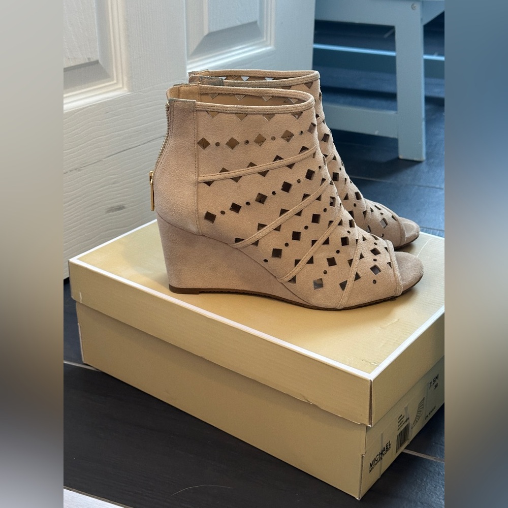 michael kors tan suede wedge ankle bootie 7.5